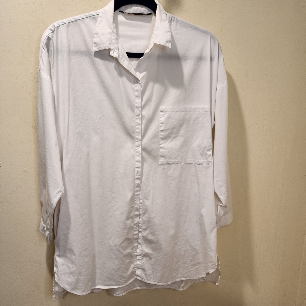 Zara Basic Classic White Button-Up Shirt Shirt Size M